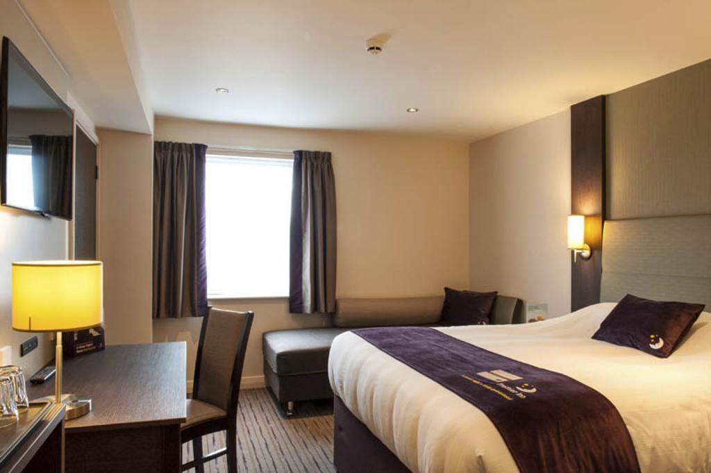Premier Inn Manchester - Prestwich Dış mekan fotoğraf