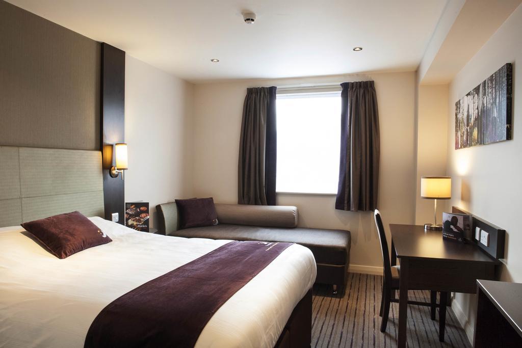 Premier Inn Manchester - Prestwich Dış mekan fotoğraf