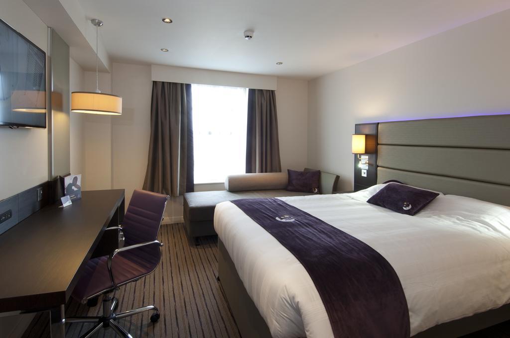 Premier Inn Manchester - Prestwich Dış mekan fotoğraf