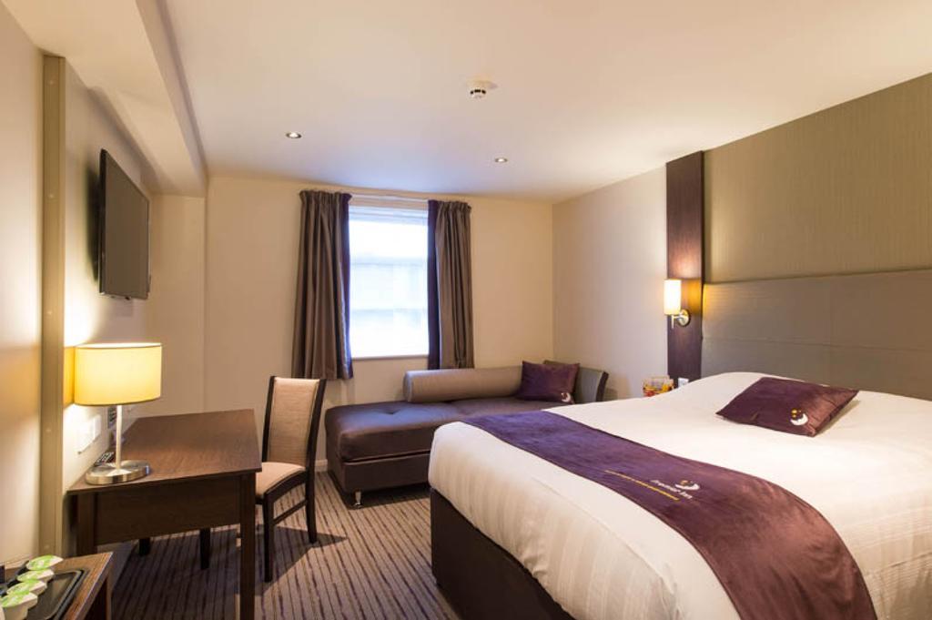 Premier Inn Manchester - Prestwich Dış mekan fotoğraf